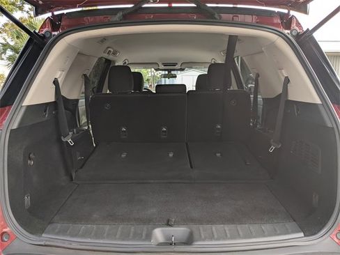 Used 2022 Nissan Pathfinder SV image 10