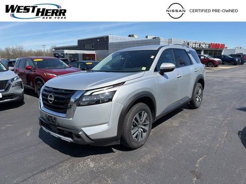 Certified 2025 Nissan Pathfinder SL AWD/4WD image 1