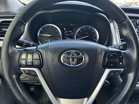 Used 2019 Toyota Highlander XLE AWD/4WD image 26