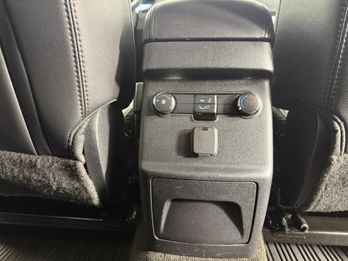 Used 2017 Ford Explorer XLT w/ Equipment Group 202A AWD/4WD image 14
