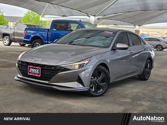 Used 2023 Hyundai Elantra SEL video 1
