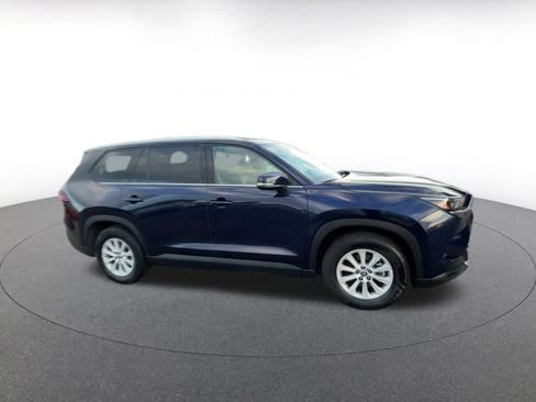 Used 2025 Toyota Grand Highlander FWD image 2