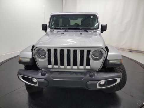Used 2018 Jeep Wrangler Unlimited Sahara image 2