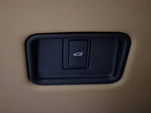 Certified 2024 Land Rover Range Rover SE image 26