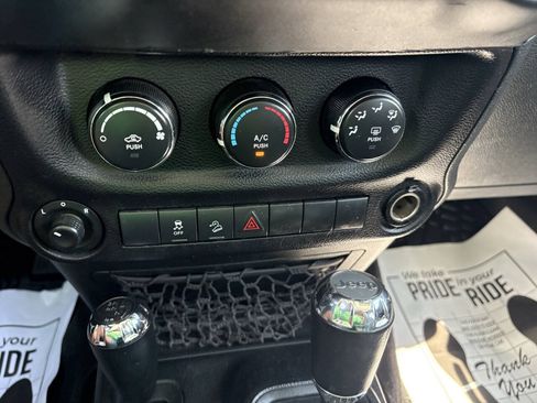 Used 2018 Jeep Wrangler Unlimited Sport S AWD/4WD image 32