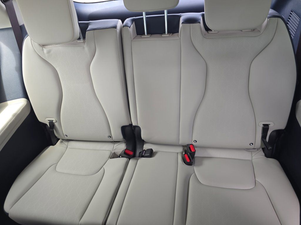 New 2026 Kia Carnival EX FWD image 18
