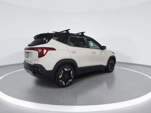 Used 2024 Kia Seltos SX image 8