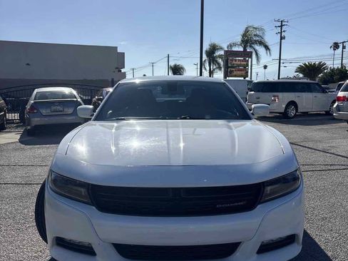 Used 2015 Dodge Charger SXT RWD image 2