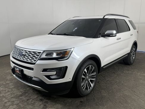 Used 2017 Ford Explorer Platinum AWD/4WD image 3