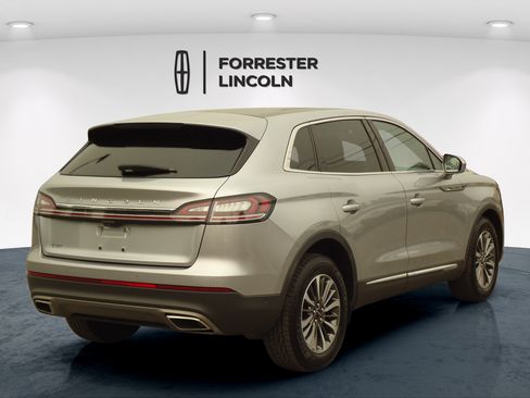 Used 2022 Lincoln Nautilus Reserve AWD/4WD image 3