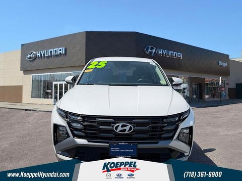 Used 2025 Hyundai Tucson SE AWD/4WD image 2