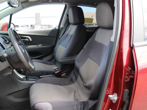 Used 2022 Chevrolet Trax LT w/ LT Convenience Package AWD/4WD image 5
