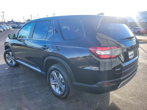 Used 2025 Honda Pilot EX-L image 6