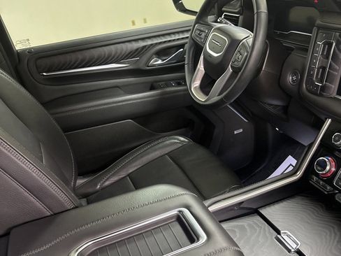 Used 2023 GMC Yukon XL Denali image 31