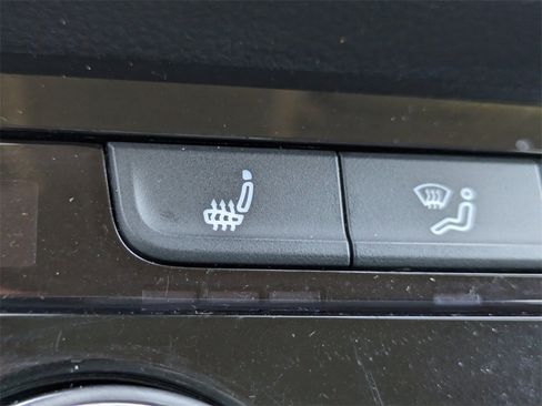 Used 2024 Volkswagen Taos SE FWD image 22