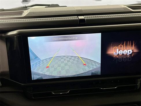 Used 2024 Jeep Wrangler Unlimited Sahara image 12