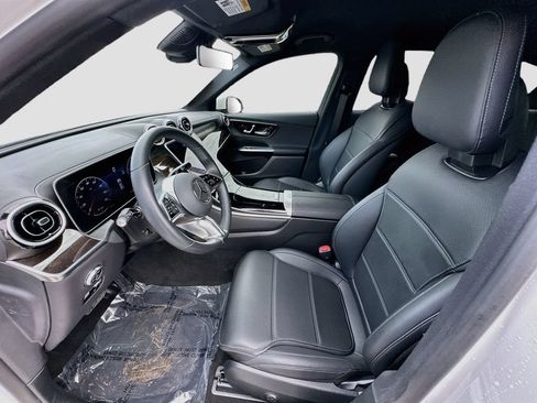 Used 2025 Mercedes-Benz GLC 300 4MATIC image 19