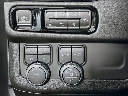 New 2026 GMC Yukon AT4 AWD/4WD image 10