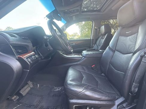Used 2015 Cadillac Escalade Luxury image 23