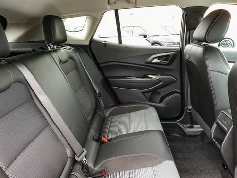 Used 2025 Chevrolet Trax LT FWD image 19