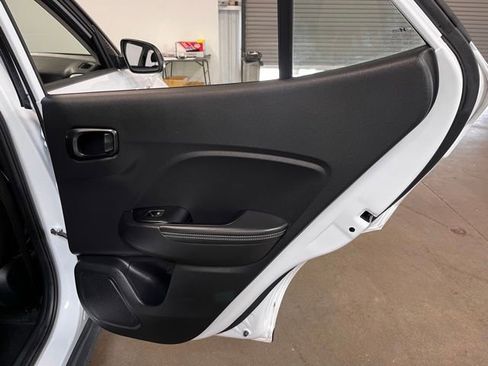 Used 2022 Hyundai Venue Limited FWD image 15