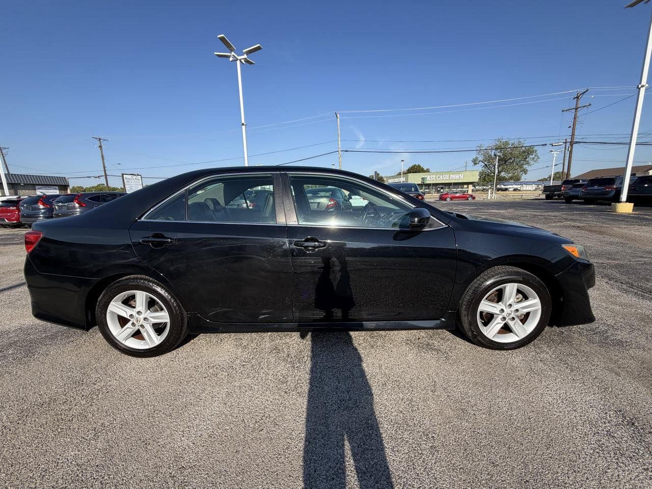 Used 2012 Toyota Camry SE FWD image 4