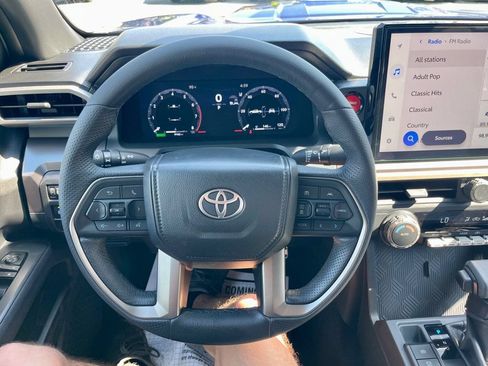 Used 2025 Toyota Tacoma TRD Sport AWD/4WD image 13
