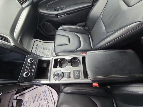 Used 2022 Ford Edge Titanium image 14