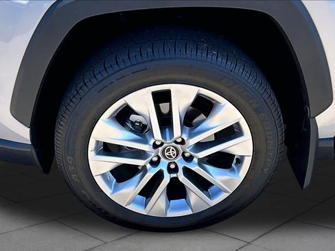 Used 2025 Toyota RAV4 XLE Premium FWD image 10