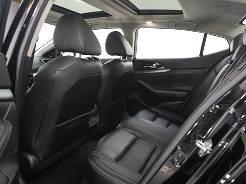 Used 2023 Nissan Maxima SL FWD image 16