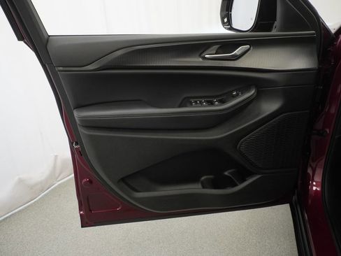 Certified 2025 Jeep Grand Cherokee Altitude image 37