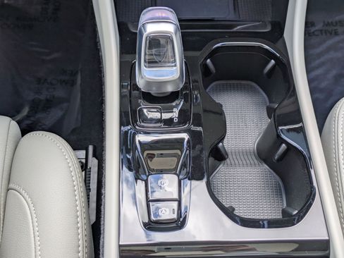 New 2026 Volvo XC40 B5 Plus w/ Climate Package AWD/4WD image 14