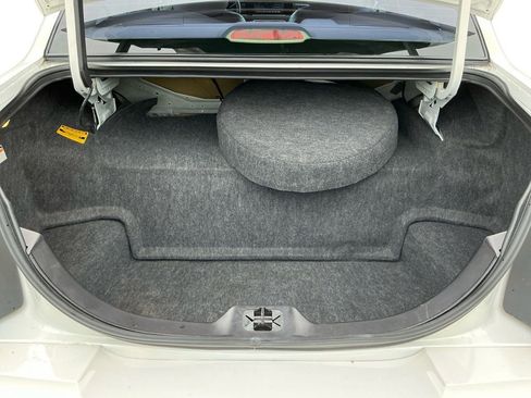 Used 2002 Lincoln Town Car Signature RWD image 24