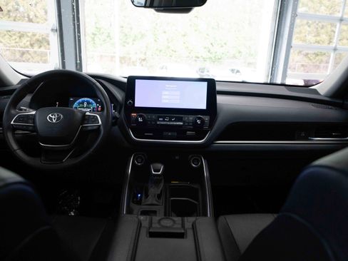 Used 2024 Toyota Grand Highlander AWD image 20