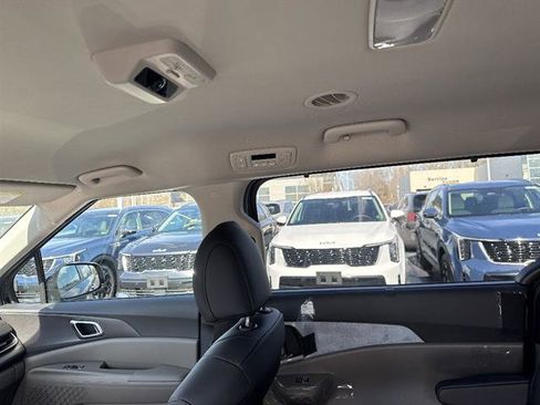 New 2026 Kia Carnival EX image 15