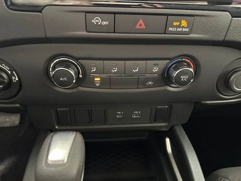 Used 2024 Nissan Frontier SV image 23