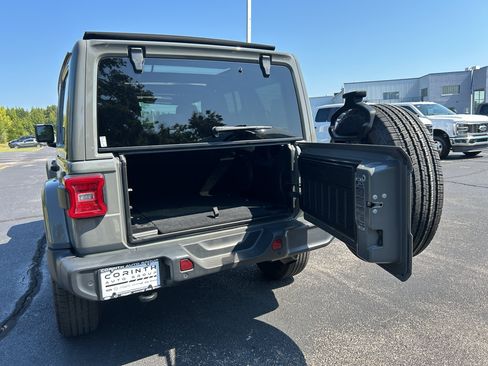 Used 2020 Jeep Wrangler Unlimited Sahara AWD/4WD image 22