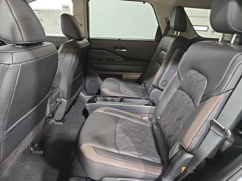 New 2026 Nissan Pathfinder Platinum image 25