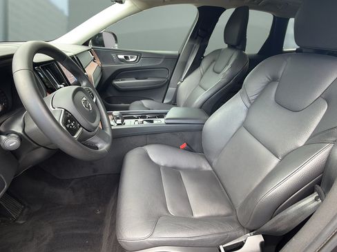 Used 2024 Volvo XC60 B5 Plus AWD/4WD image 10
