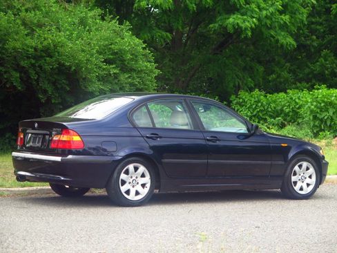Used 2005 BMW 325i Sedan RWD image 4
