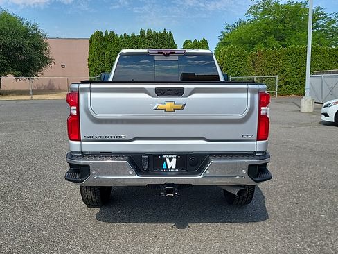Used 2022 Chevrolet Silverado 2500 LTZ w/ LTZ Convenience Package AWD/4WD image 6