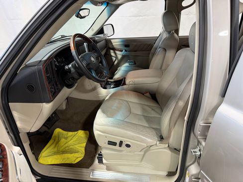 Used 2004 Cadillac Escalade ESV Platinum image 23