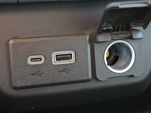 Used 2022 Chevrolet Silverado 2500 Custom w/ Custom Value Package image 7