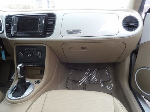 Used 2016 Volkswagen Beetle SE image 14