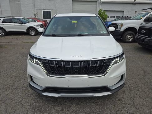 Used 2024 Kia Carnival LX FWD image 2