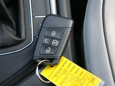 Used 2019 Volkswagen Tiguan S image 25