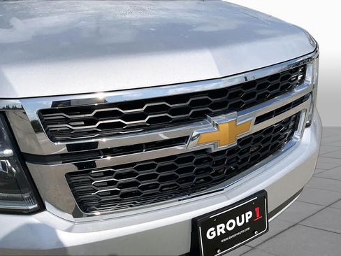 Used 2016 Chevrolet Suburban LS RWD image 29