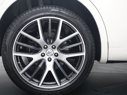 Certified 2022 Maserati Levante Modena image 30