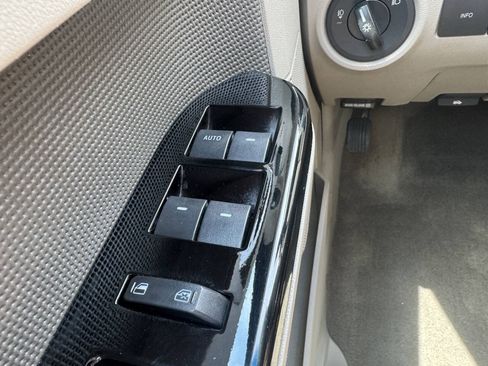 Used 2010 Ford Escape Limited AWD/4WD image 20