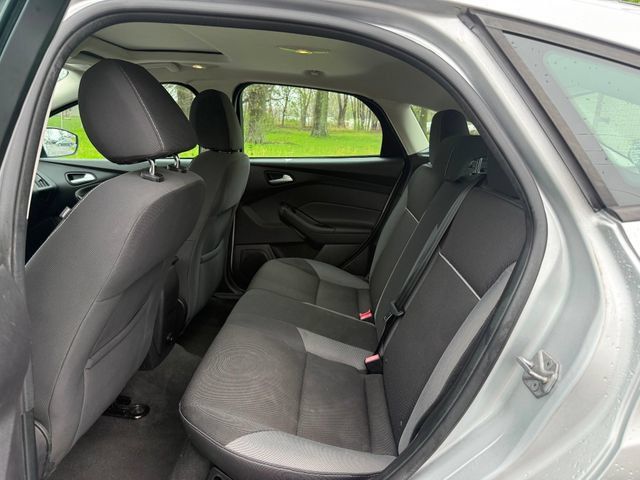 Used 2014 Ford Focus SE FWD image 8